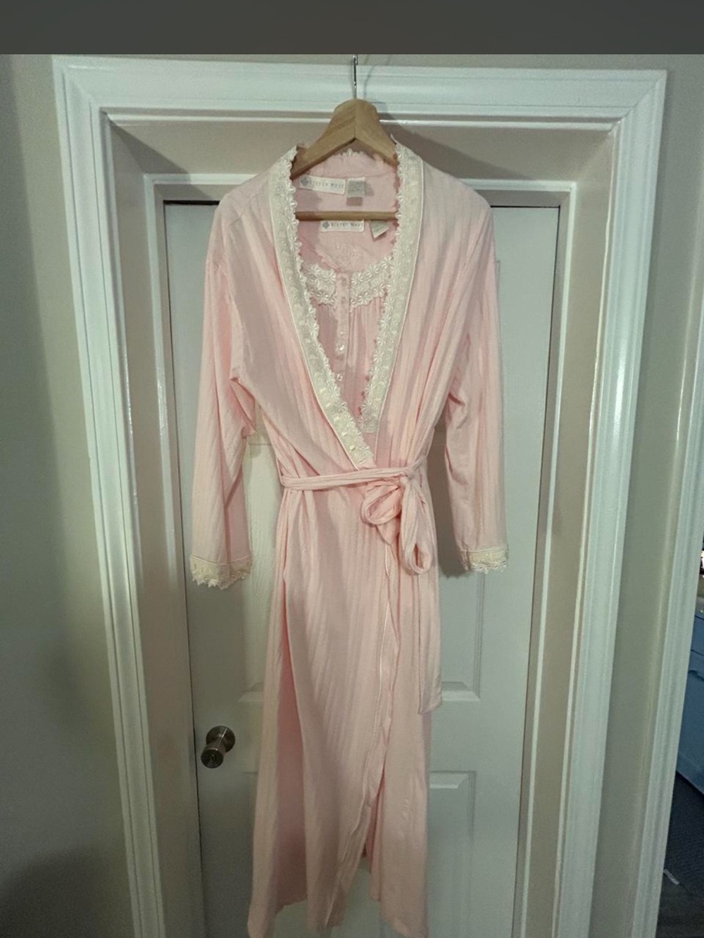 VINTAGE Eileen West Lace-Trim Pink Nightgown and Robe with Belt